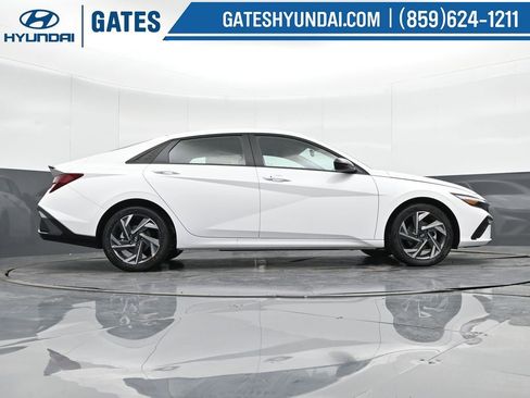 Used 2025 Hyundai Elantra Sport image 36