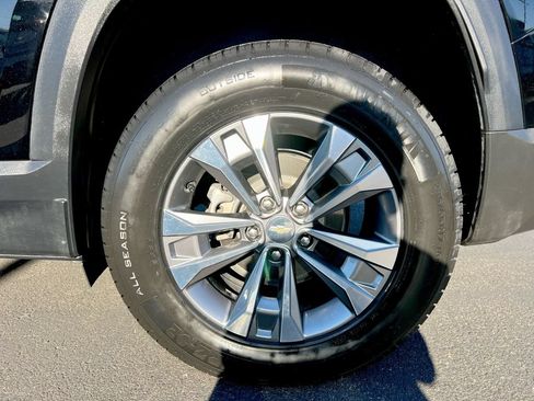 Used 2025 Chevrolet Equinox LT FWD image 27