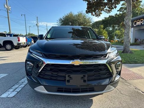 Used 2025 Chevrolet Blazer LT FWD image 3