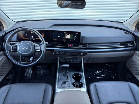 Used 2026 Kia Carnival FWD image 36