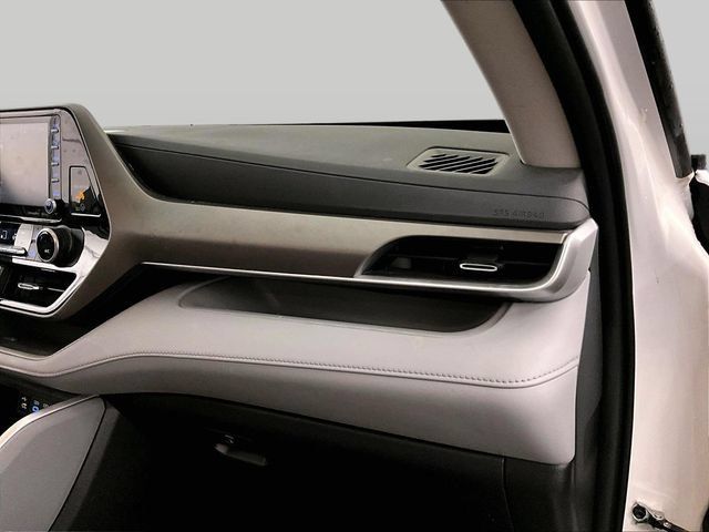 Used 2022 Toyota Highlander LE AWD/4WD image 15