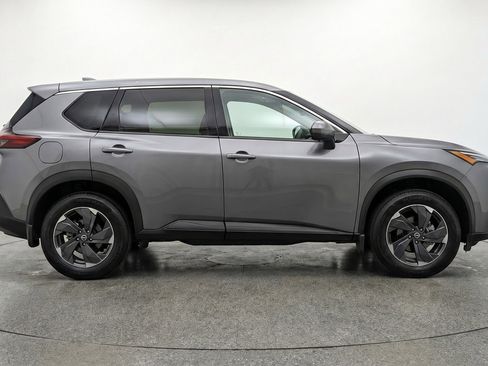 Used 2025 Nissan Rogue SV image 11