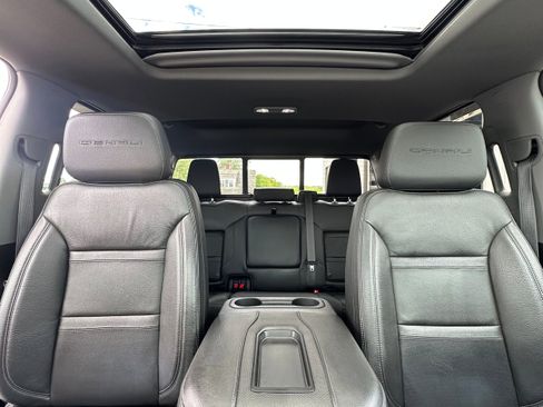 Used 2021 GMC Sierra 1500 Denali w/ Denali Premium Package AWD/4WD image 11