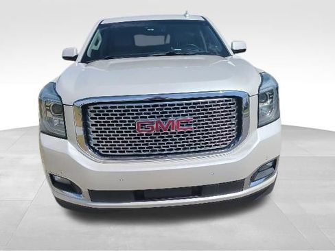 Used 2015 GMC Yukon Denali w/ Premium Package AWD/4WD image 8