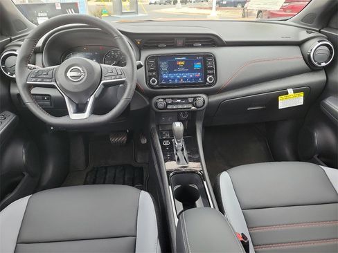New 2024 Nissan Kicks SR w/ SR Premium Package image 17