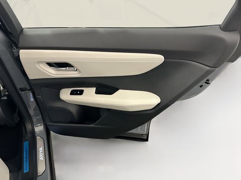 Used 2024 Nissan Ariya AWD image 31