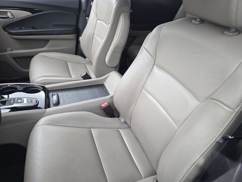 Used 2021 Honda Pilot Touring image 19