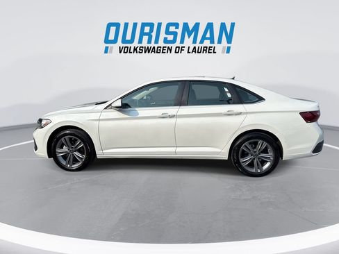 Used 2024 Volkswagen Jetta SE w/ Panoramic Sunroof Package FWD image 5