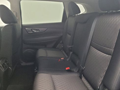 Used 2018 Nissan Rogue SV w/ Sun & Sound Touring Package image 18