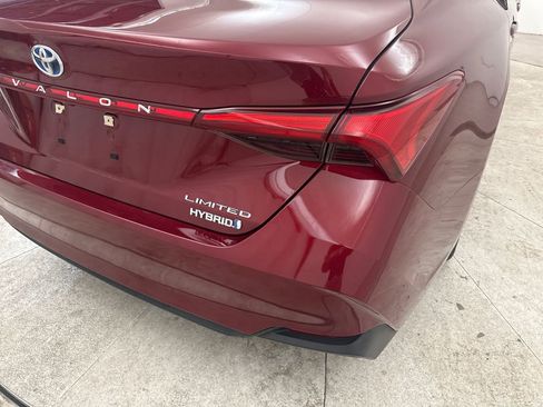 Used 2019 Toyota Avalon Limited FWD image 19