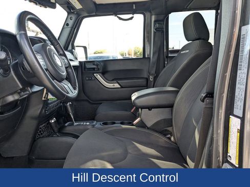 Used 2017 Jeep Wrangler Unlimited Rubicon w/ Connectivity Group image 12