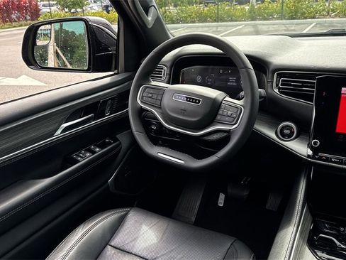 Used 2023 Jeep Wagoneer Series II image 22