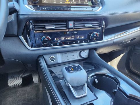 Certified 2023 Nissan Rogue SL w/ SL Premium Package AWD/4WD image 17