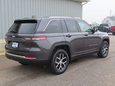Used 2023 Jeep Grand Cherokee Limited AWD/4WD image 4