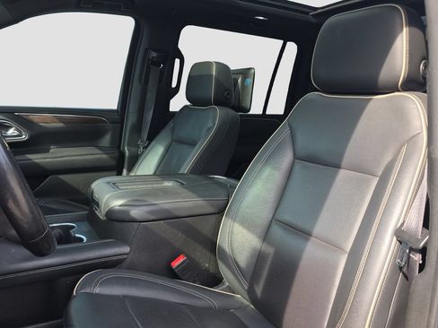 Used 2021 Chevrolet Suburban Premier w/ Premium Package AWD/4WD image 7