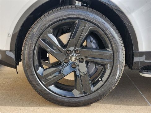 New 2026 Land Rover Discovery Limited Edition image 7