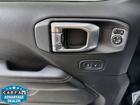 Used 2018 Jeep Wrangler Unlimited Sahara AWD/4WD image 18