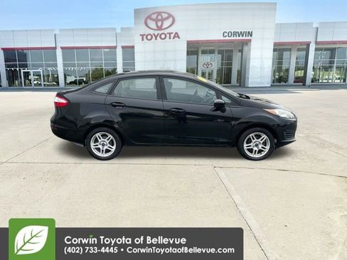 Used 2017 Ford Fiesta SE image 9