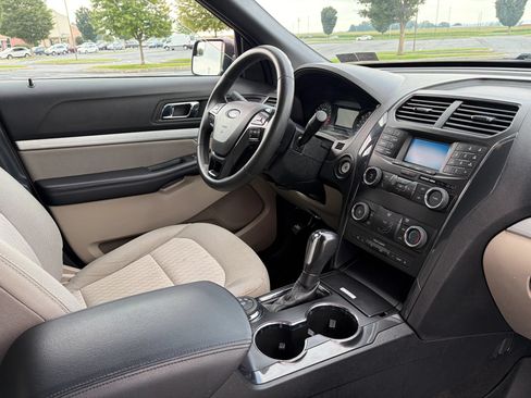 Used 2019 Ford Explorer 4WD w/ Class III Trailer Tow Package image 23