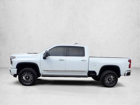 Used 2026 Chevrolet Silverado 2500 High Country w/ High Country Premium Package AWD/4WD image 2