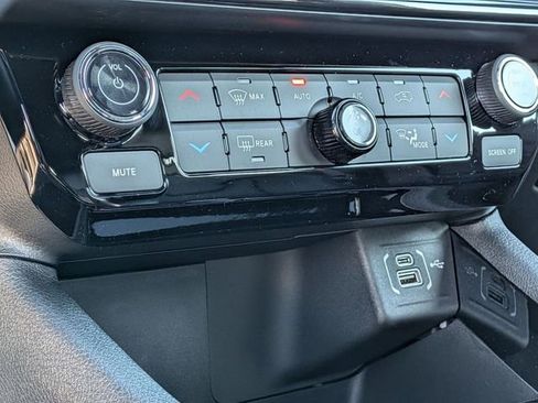 New 2026 Jeep Compass Limited image 20