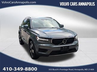 Used 2019 Volvo XC40 T5 Momentum image 1