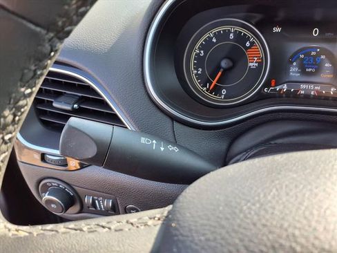 Used 2023 Jeep Cherokee Altitude Lux image 71