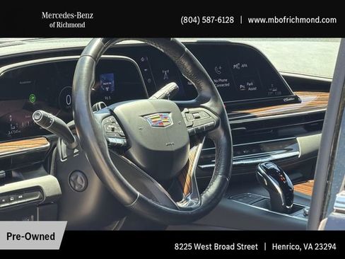 Used 2024 Cadillac Escalade ESV Premium Luxury AWD/4WD image 13