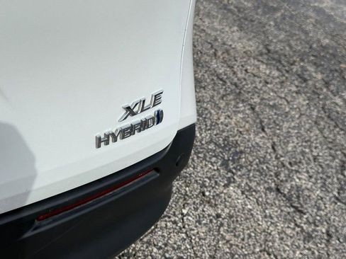 Used 2024 Toyota Sienna XLE image 6