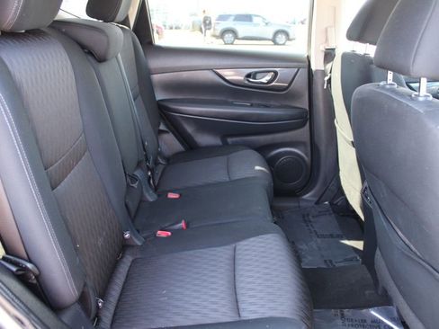 Used 2019 Nissan Rogue SV image 22