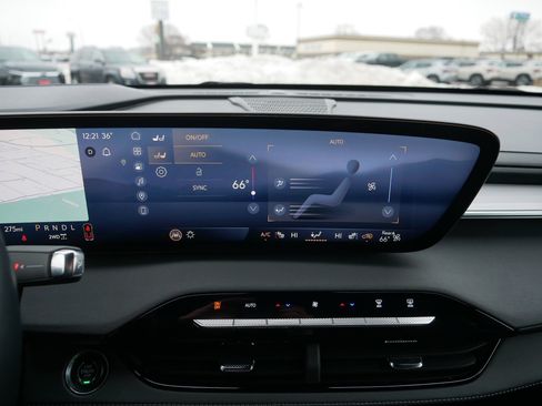 Used 2025 Buick Enclave Preferred image 31