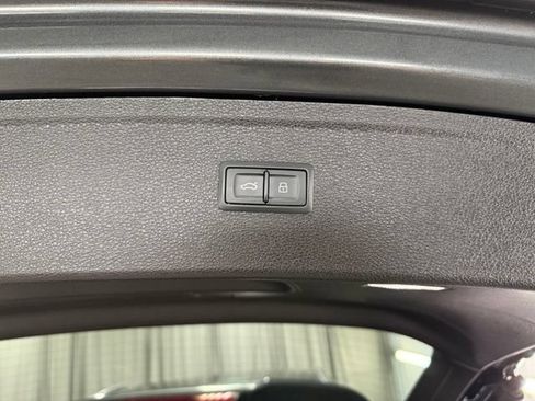 Used 2018 Audi SQ5 Premium Plus w/ Navigation Package AWD/4WD image 10