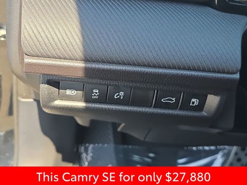 Used 2025 Toyota Camry SE FWD image 31
