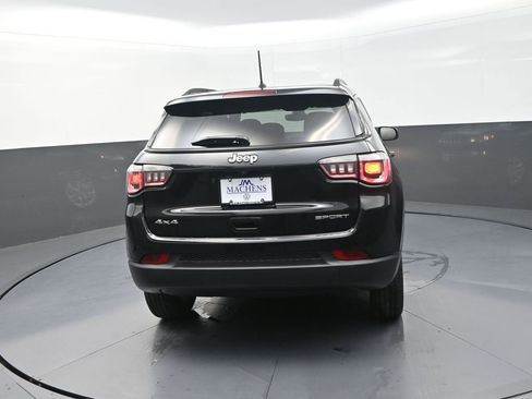 Used 2018 Jeep Compass Sport AWD/4WD image 9