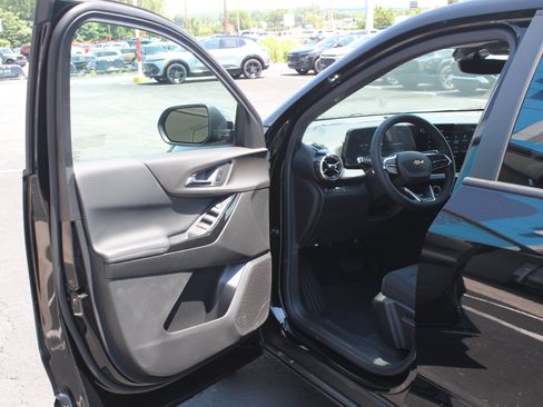 New 2027 Chevrolet Equinox LT w/ Safety and Technology Package AWD/4WD image 9