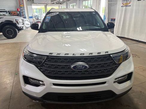 Certified 2024 Ford Explorer XLT w/ Equipment Group 202A AWD/4WD image 4