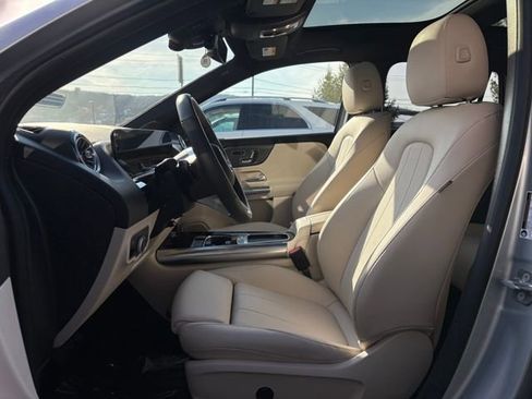 Used 2025 Mercedes-Benz GLA 250 4MATIC image 35