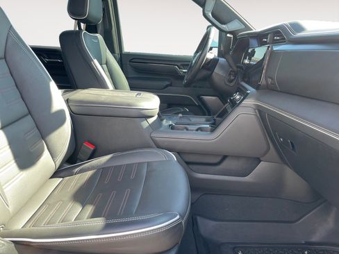 Used 2025 GMC Sierra 2500 AT4X image 25