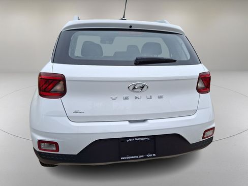 Certified 2025 Hyundai Venue SEL FWD image 7
