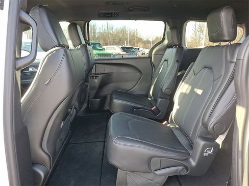 New 2026 Chrysler Voyager LX image 7