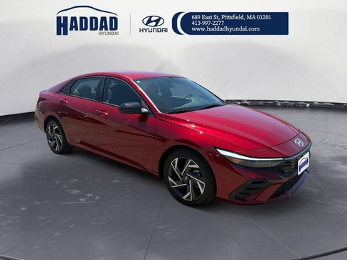Used 2025 Hyundai Elantra Sport FWD image 7
