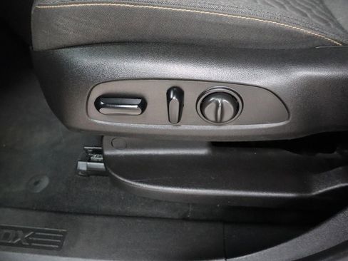 Used 2018 Chevrolet Equinox LT FWD image 10