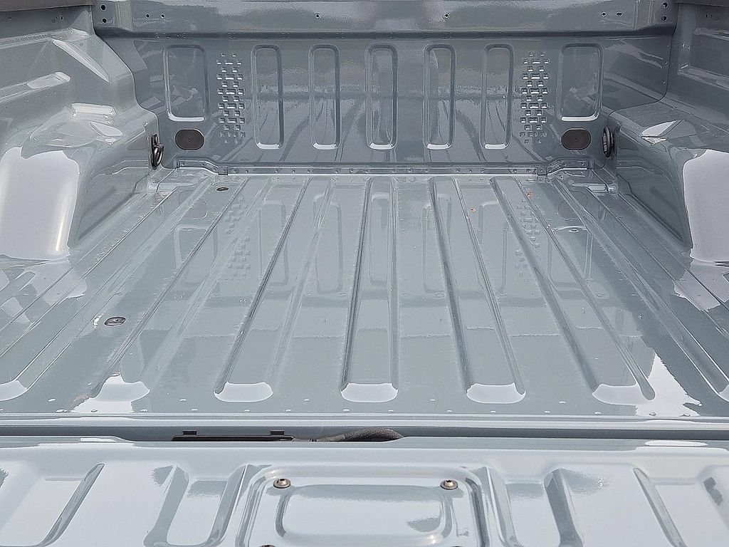 Used 2025 Jeep Gladiator Sport AWD/4WD image 15