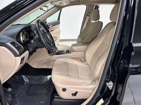 Used 2019 Jeep Grand Cherokee Laredo AWD/4WD image 13