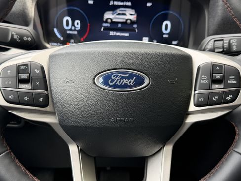 Used 2025 Ford Explorer Active RWD image 34