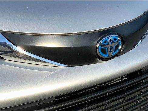 Used 2024 Toyota Sienna XLE image 29