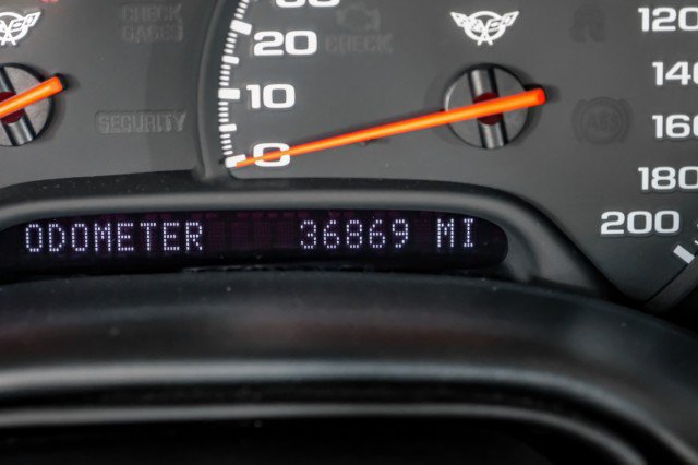 Used 2004 Chevrolet Corvette Coupe w/ Preferred Equipment Group RWD image 17