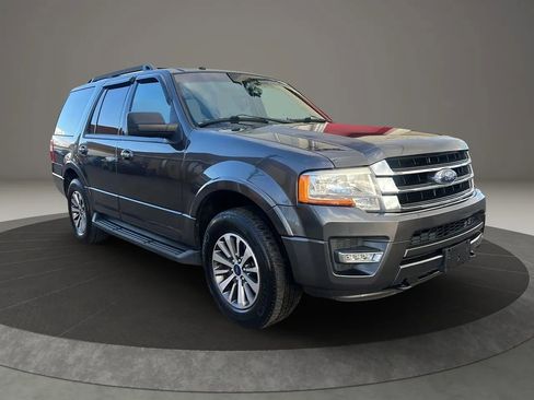 Used 2017 Ford Expedition XLT w/ Equipment Group 202A image 3