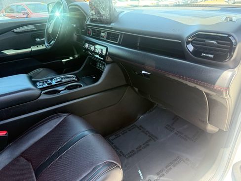 Used 2025 Honda Pilot Black Edition image 28