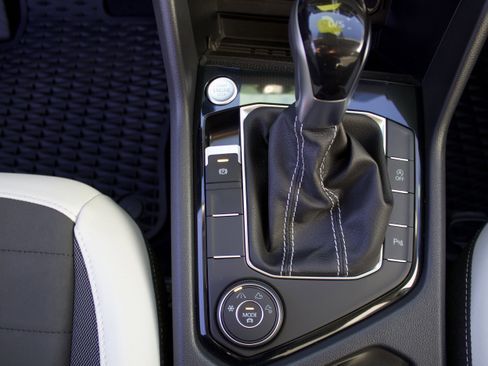 New 2025 Volkswagen Taos SE image 23